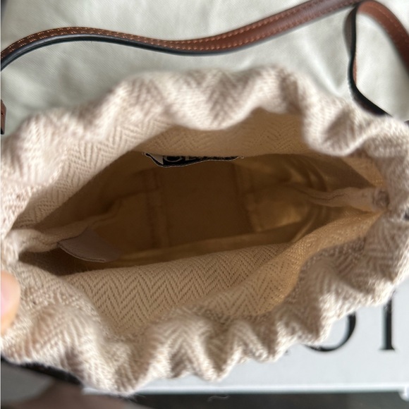 LOEWE
Anagram cut-out pocket in classic calfskin and canvas - Picture 10 of 14